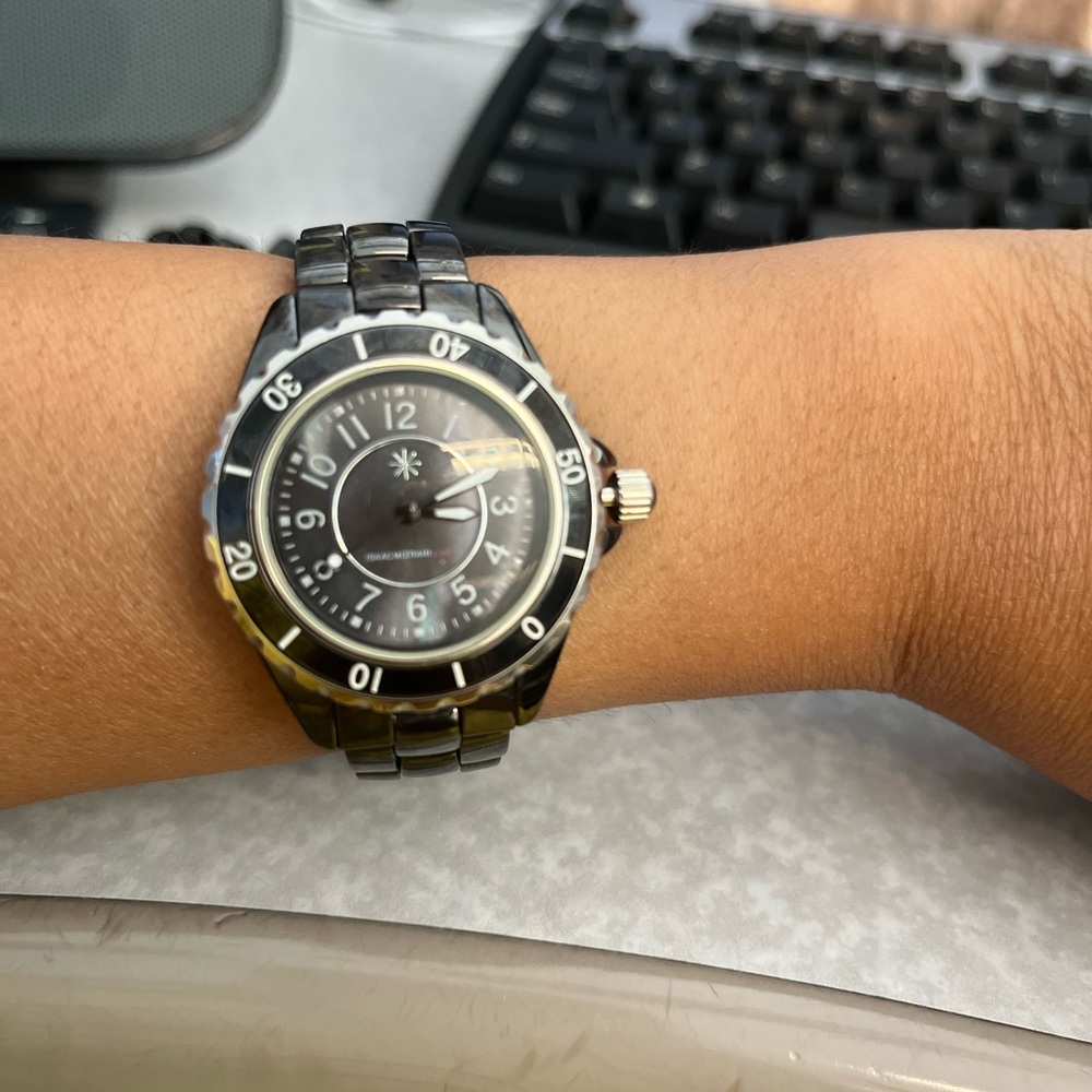 Black ceramic Isaac Mizrahi watch 🥇
